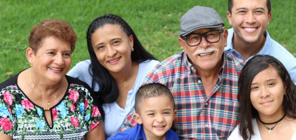 Hispanic,family,with,good,values